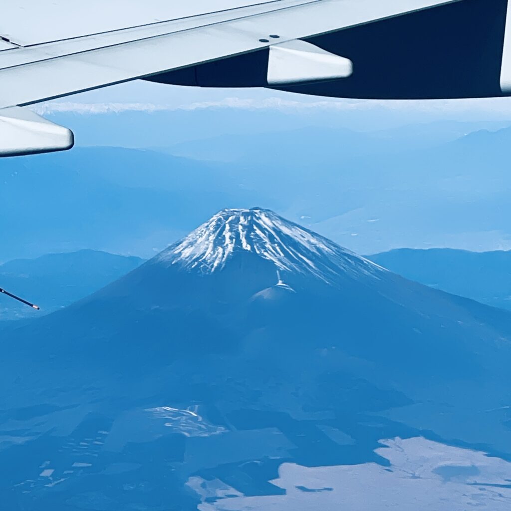 飛行機から見える富士山